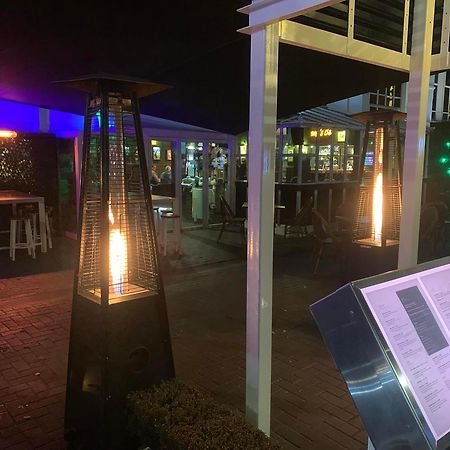 Pavilions Hotel Christchurch Bagian luar foto